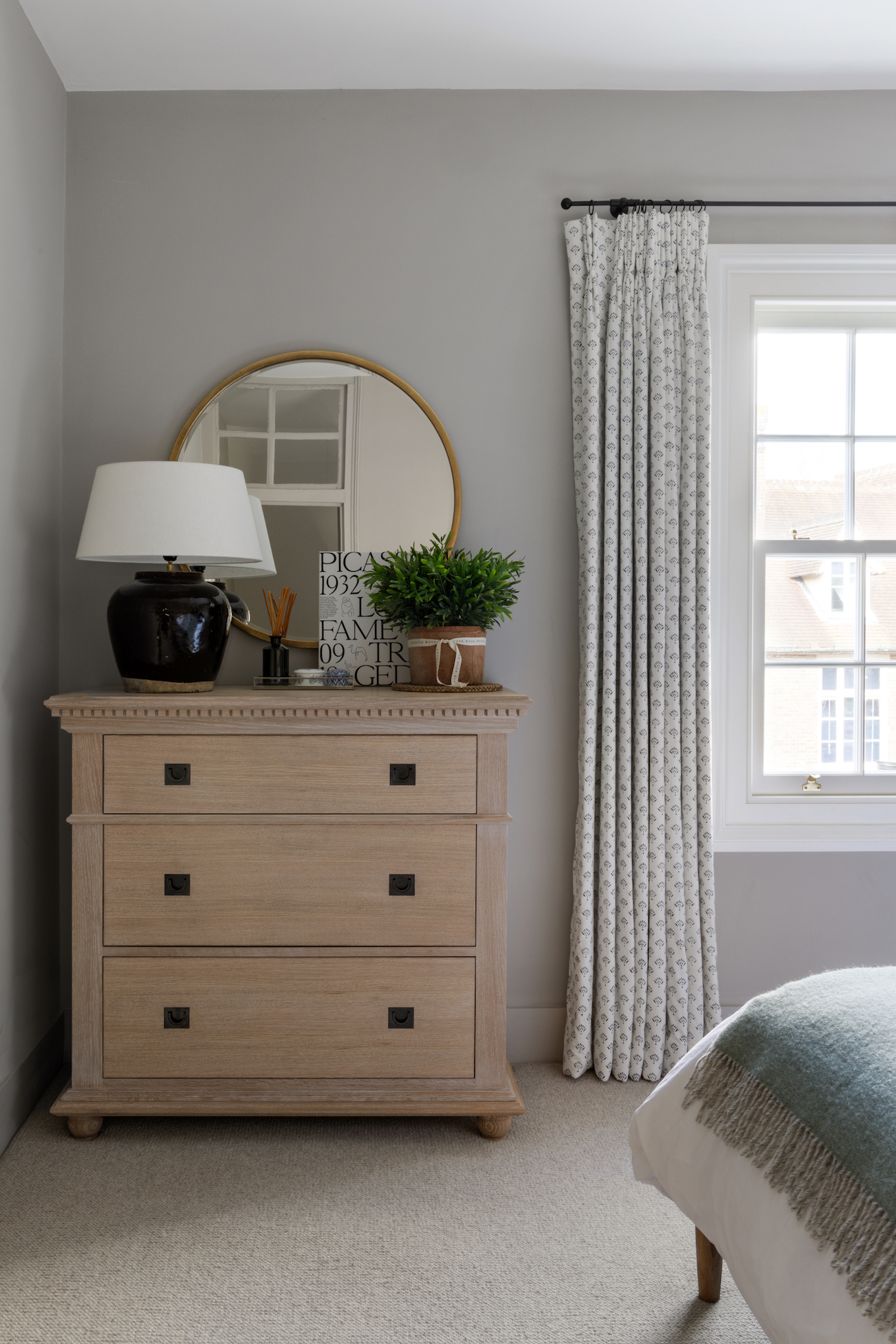 Jasper Chest of Drawers - Humphrey Munson