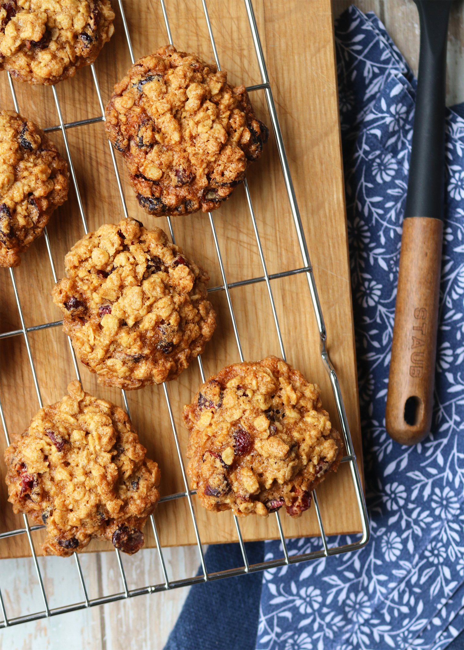 Cranberry oat vegan crunchies | Baking recipe | Humphrey Munson